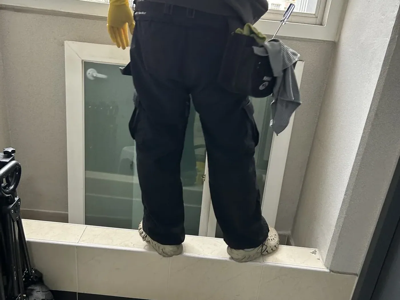 울산 매장 창문 광고 스티커 제거 작업